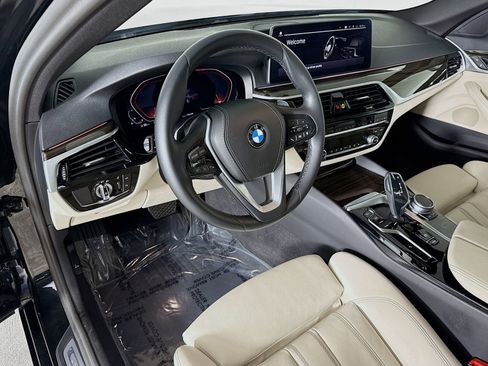 Used 2023 BMW 530i w/ Convenience Package image 9