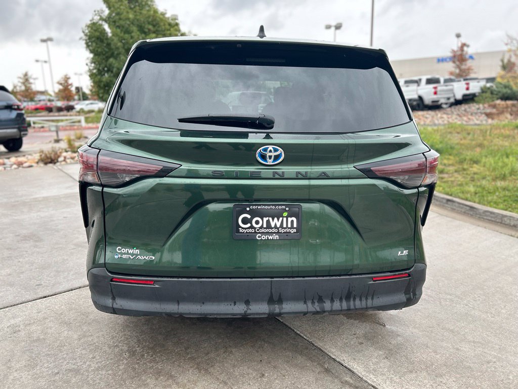 Used 2025 Toyota Sienna LE AWD/4WD image 7