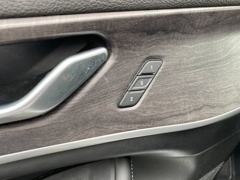 Used 2023 Jeep Grand Cherokee Limited AWD/4WD image 18