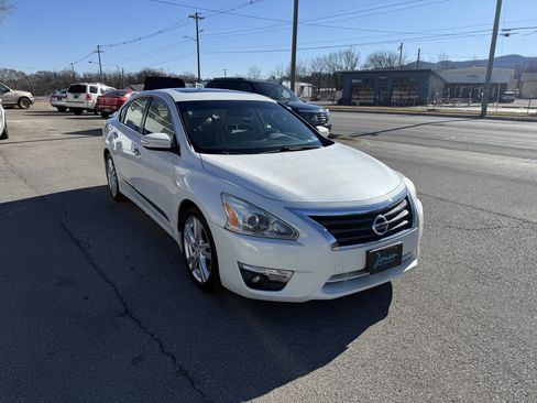 Used 2014 Nissan Altima 3.5 SL w/ Technology Package image 4