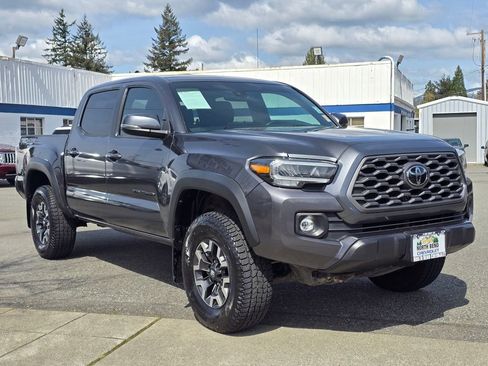 Used 2021 Toyota Tacoma TRD Off-Road w/ Technology Package AWD/4WD image 3