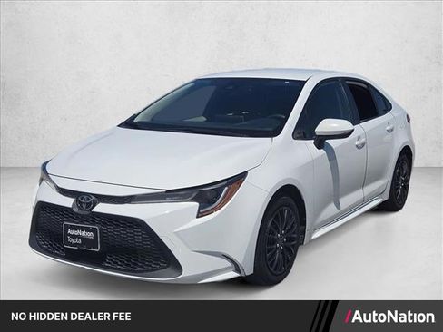 Used 2020 Toyota Corolla LE FWD image 1