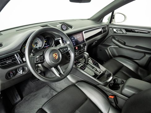Certified 2024 Porsche Macan S AWD/4WD image 4