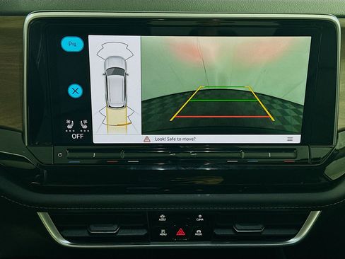 Used 2025 Volkswagen Atlas SE image 23