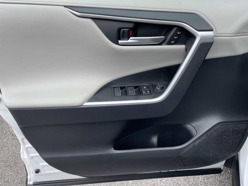 Used 2025 Toyota RAV4 Limited image 17