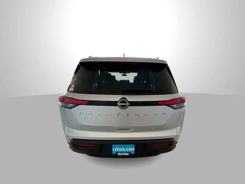 Used 2024 Nissan Pathfinder SV image 7
