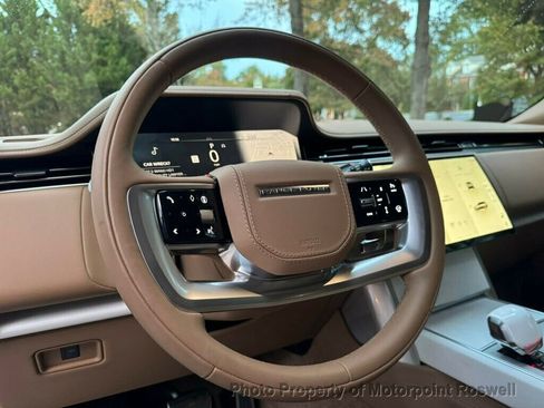 Used 2025 Land Rover Range Rover SV image 38