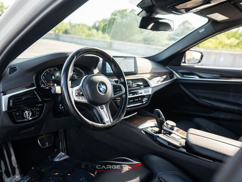 Used 2020 BMW 530i xDrive w/ M Sport Package AWD/4WD image 13