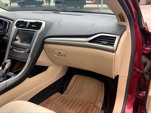 Used 2015 Ford Fusion SE image 19