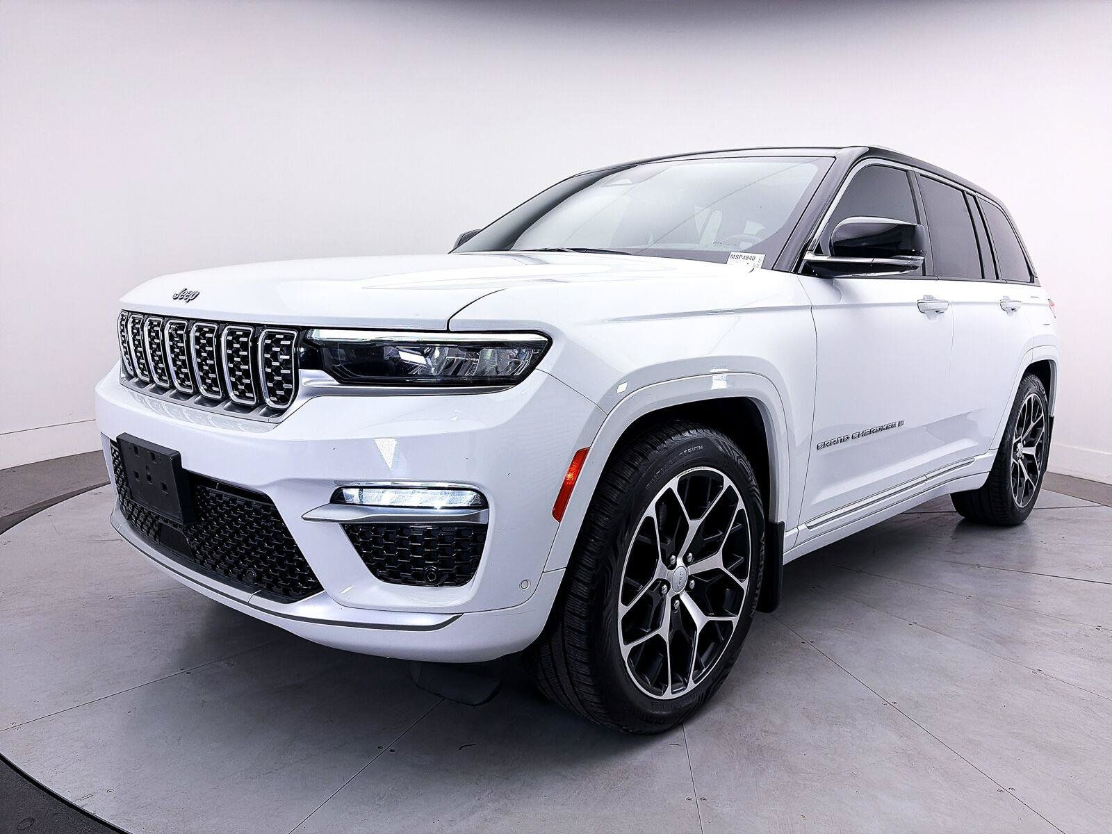 Used 2022 Jeep Grand Cherokee Summit AWD/4WD image 15