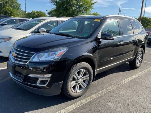 Used 2017 Chevrolet Traverse LT FWD image 1