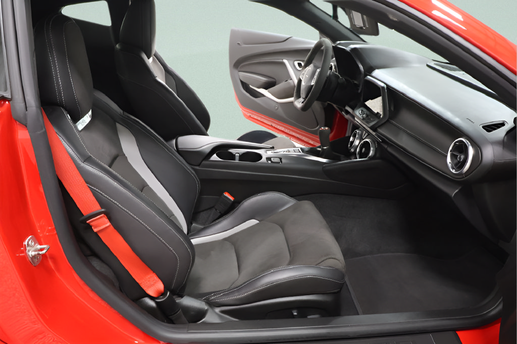 Used 2021 Chevrolet Camaro SS RWD image 25