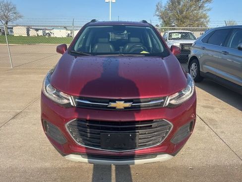 Used 2022 Chevrolet Trax LT w/ LT Convenience Package image 3