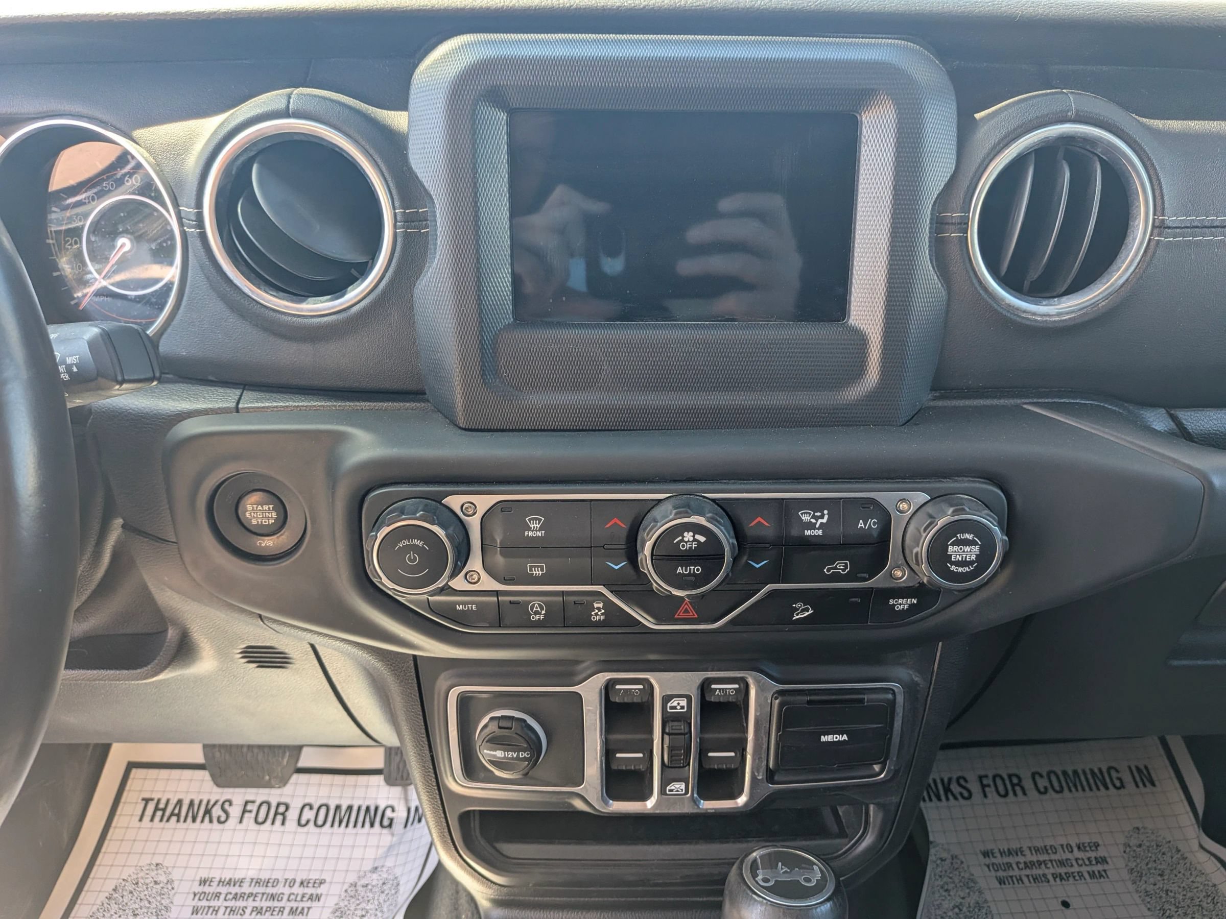 Used 2018 Jeep Wrangler Unlimited Sahara AWD/4WD image 22