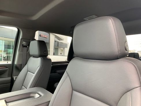 Used 2025 GMC Sierra 2500 SLT image 19