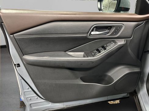 Used 2021 Nissan Rogue SL w/ Premium Package image 21