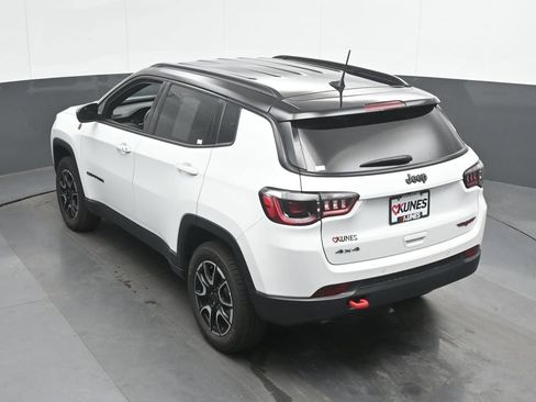 Used 2025 Jeep Compass Trailhawk AWD/4WD image 42