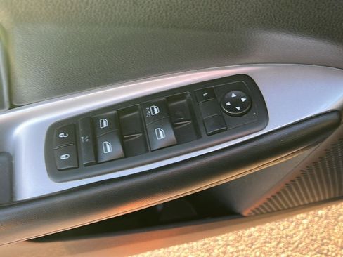 Used 2018 Dodge Journey SE w/ Blacktop Package image 32