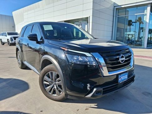 Used 2024 Nissan Pathfinder S image 1