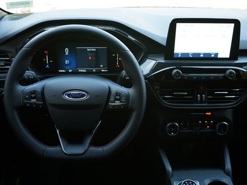 Used 2025 Ford Escape ST-Line image 26