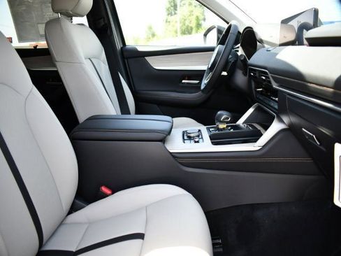 New 2025 MAZDA CX-70 Plug-In Hybrid w/ Premium Pkg image 34