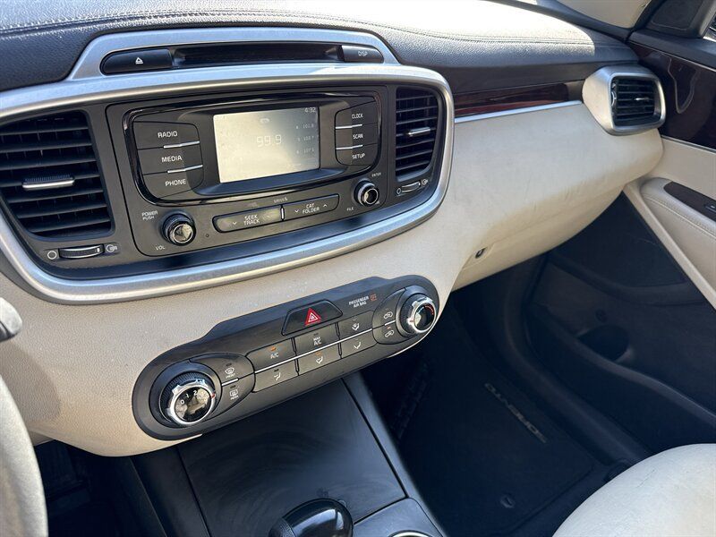 Used 2016 Kia Sorento AWD image 9