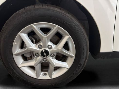 Used 2025 Kia Soul LX w/ LX Technology Package FWD image 24