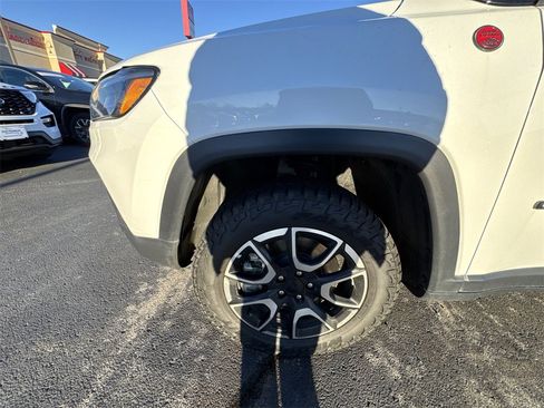 Used 2024 Jeep Compass Trailhawk image 10