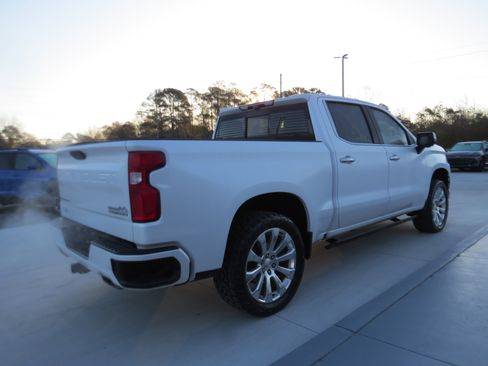Used 2022 Chevrolet Silverado 1500 High Country w/ Technology Package image 3