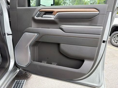 Used 2024 Chevrolet Silverado 2500 High Country w/ High Country Premium Package AWD/4WD image 14