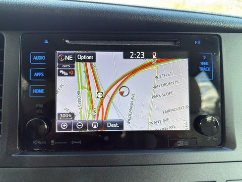 Used 2017 Toyota Sienna XLE w/ XLE Navigation Package FWD image 17