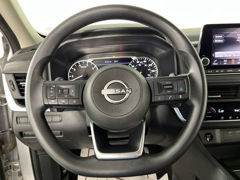Used 2024 Nissan Rogue SV FWD image 21