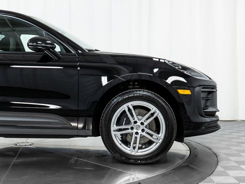 Used 2025 Porsche Macan image 11