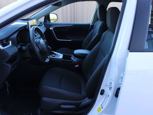 Used 2024 Toyota RAV4 LE AWD/4WD image 33