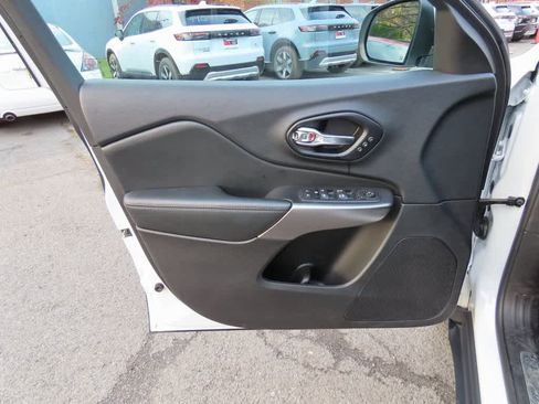 Used 2021 Jeep Cherokee Limited image 19