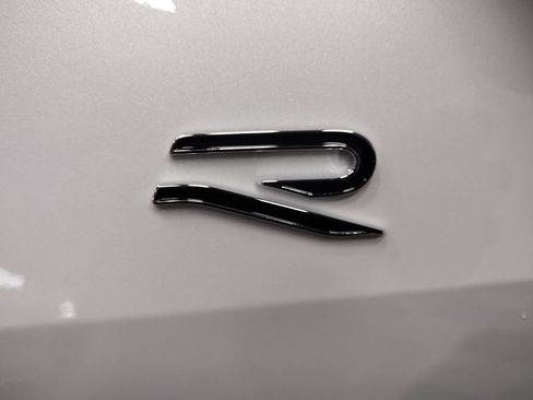 New 2025 Volkswagen Tiguan SE R-Line image 8