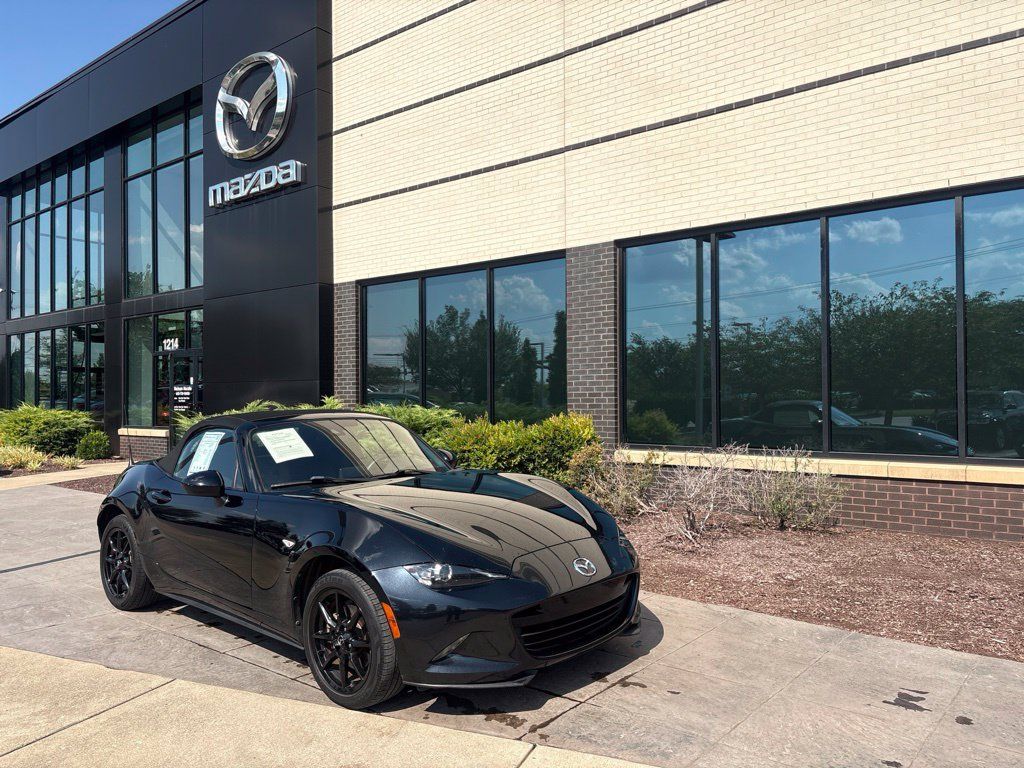 Used 2021 MAZDA MX-5 Miata Sport RWD image 1