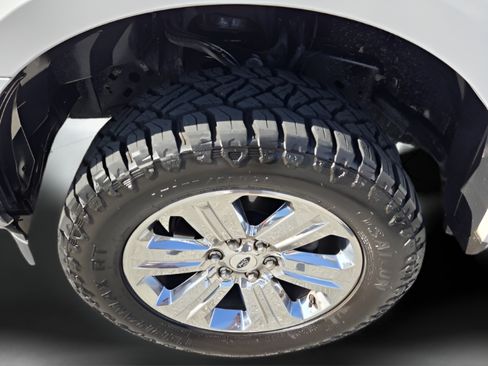 Used 2019 Ford F150 XLT w/ Equipment Group 302A Luxury AWD/4WD image 28
