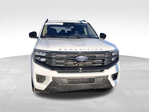 Used 2025 Ford Expedition Active AWD/4WD image 3