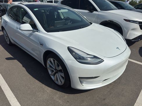 Used 2019 Tesla Model 3 Mid Range RWD image 2