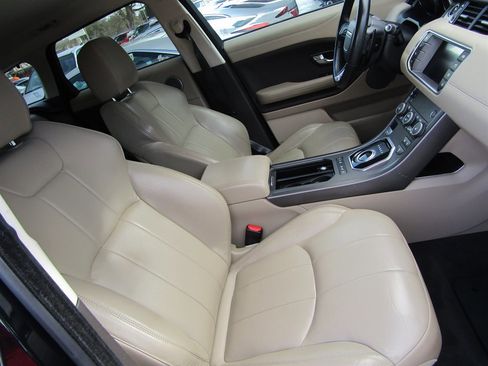 Used 2018 Land Rover Range Rover Evoque SE image 5