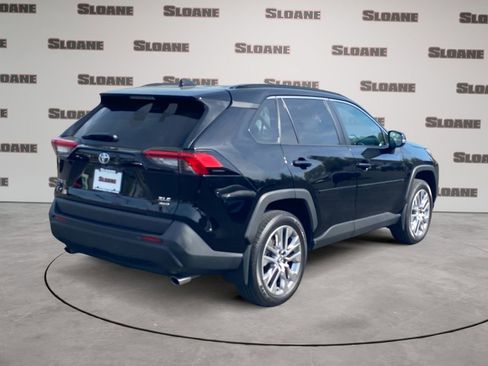 Used 2023 Toyota RAV4 XLE Premium image 5