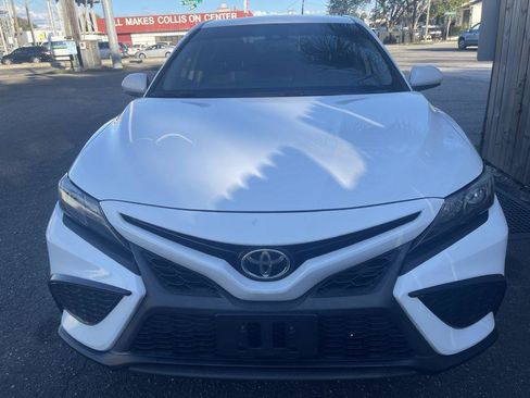 Used 2021 Toyota Camry SE image 19