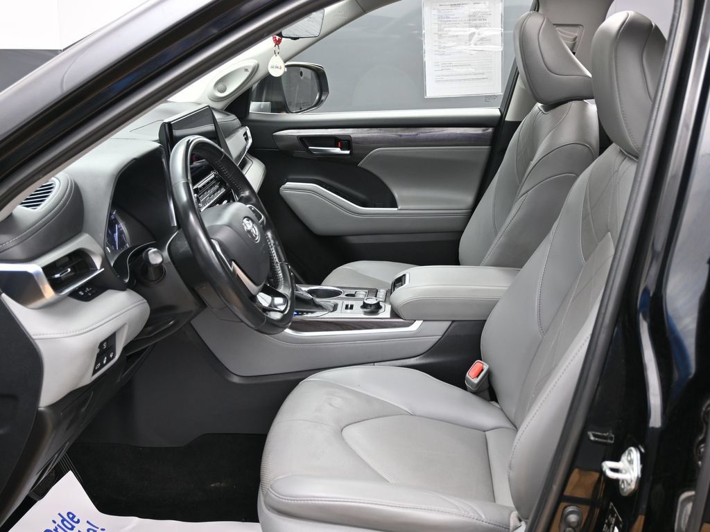 Used 2022 Toyota Highlander Platinum AWD/4WD image 14