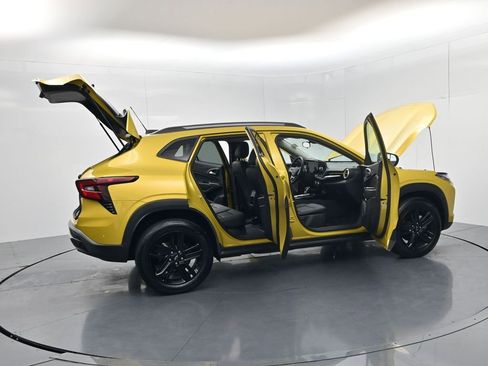 Used 2024 Chevrolet Trax ACTIV w/ Driver Confidence Package image 61