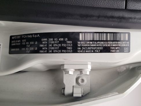 Used 2016 Jeep Renegade Latitude AWD/4WD image 33