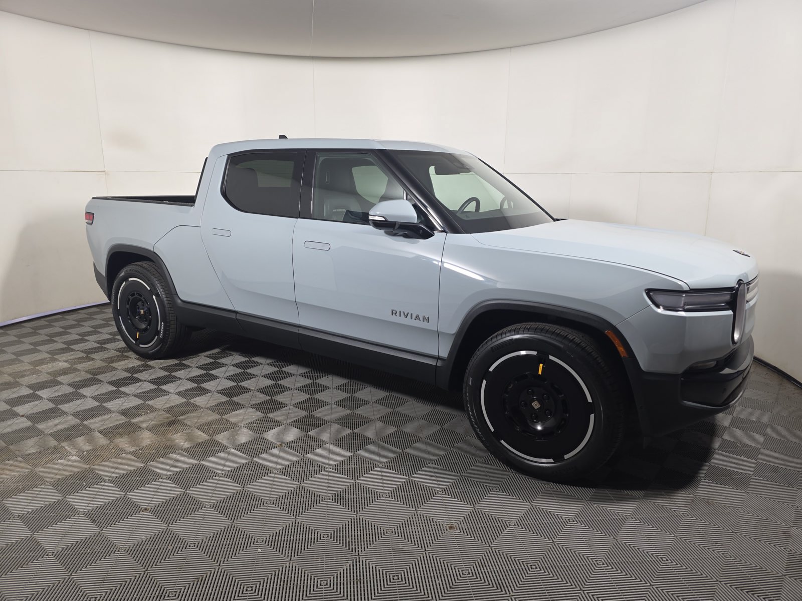 Used 2025 Rivian R1T Adventure Dual AWD/4WD image 7