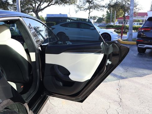 Used 2023 Tesla Model S Plaid image 30