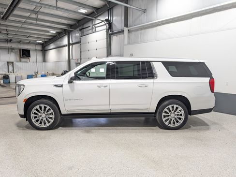 Used 2024 GMC Yukon XL Denali image 6