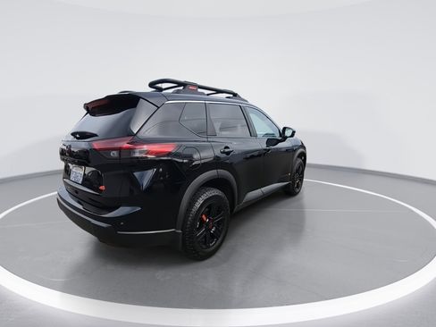 Used 2025 Nissan Rogue SV w/ Rock Creek Premium Package image 8
